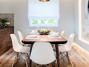 Mieszkanie w Gdańsku - Duża biała jadalnia w salonie, styl nowoczesny - zdjęcie od Arte Dizain