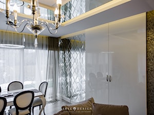 Elegancki apartament w Gdyni - Mały biały szary salon z jadalnią, styl glamour - zdjęcie od Arte Dizain