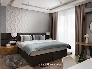 Sopocki pensjonat - Średnia szara z panelami tapicerowanymi sypialnia z balkonem / tarasem - zdjęcie od Arte Dizain