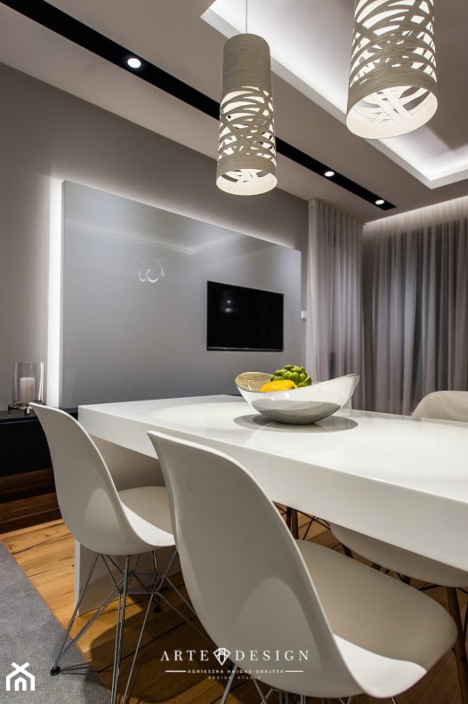 Mieszkanie Nowe Orłowo - Duża biała szara jadalnia jako osobne pomieszczenie, styl nowoczesny - zdjęcie od Arte Dizain