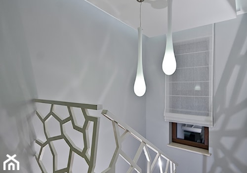 Piętro domu jednorodzinnego - Schody dwubiegowe kamienne, styl nowoczesny - zdjęcie od Arte Dizain