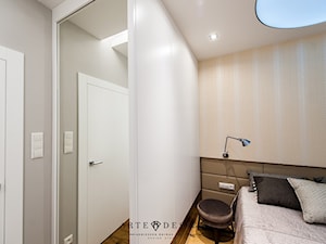 Sypialnia z łazienką Nowe Orłowo - Mała sypialnia, styl nowoczesny - zdjęcie od Arte Dizain