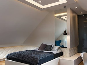 Damska przestrzeń za miastem - Duża szara sypialnia na poddaszu - zdjęcie od Arte Dizain
