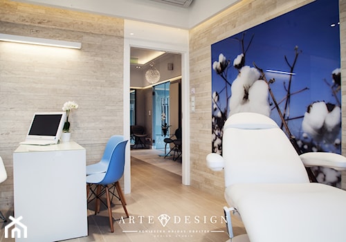 Gabinet dentystyczny w Gdańsku - Średnie beżowe białe niebieskie biuro, styl nowoczesny - zdjęcie od Arte Dizain