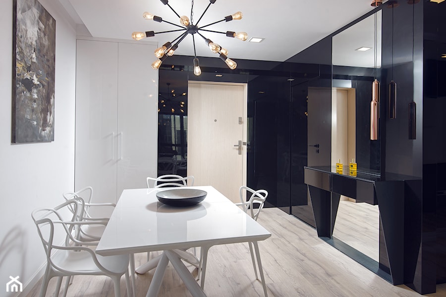Apartament w Baltiq Plaza - Średnia biała czarna jadalnia jako osobne pomieszczenie, styl nowoczesny - zdjęcie od Arte Dizain