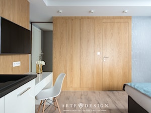 Sopocki pensjonat - Średnia biała szara sypialnia - zdjęcie od Arte Dizain