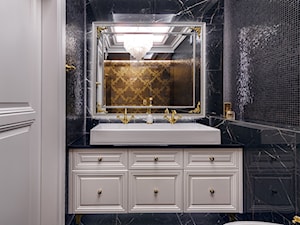 Projekty łazienek w Apartamencie w Gdyni - Mała bez okna z lustrem z dwoma umywalkami z marmurową podłogą łazienka - zdjęcie od Arte Dizain