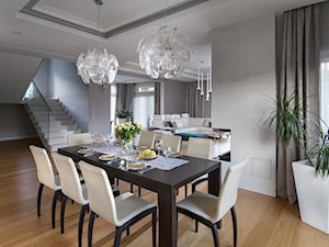 Dom w Rotmance - Duża biała jadalnia w salonie, styl nowoczesny - zdjęcie od Arte Dizain
