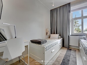 Mieszkanie na wynajem - Sopot - Średnia biała z biurkiem sypialnia, styl nowoczesny - zdjęcie od Arte Dizain