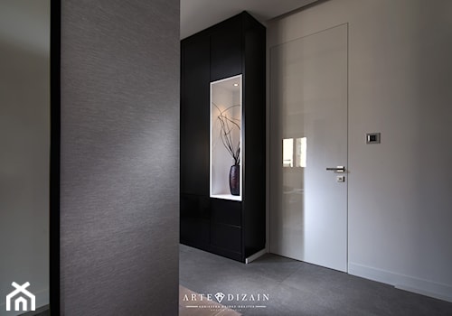 Mieszkanie w Gdyni - Kamienna Góra - Średni biały czarny szary hol / przedpokój, styl nowoczesny - zdjęcie od Arte Dizain