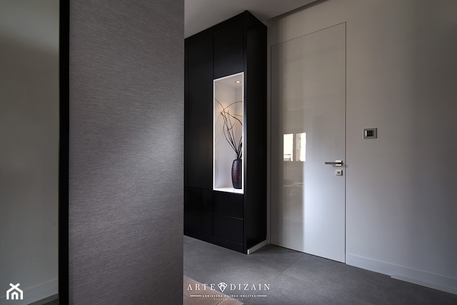 Mieszkanie w Gdyni - Kamienna Góra - Średni biały czarny szary hol / przedpokój, styl nowoczesny - zdjęcie od Arte Dizain