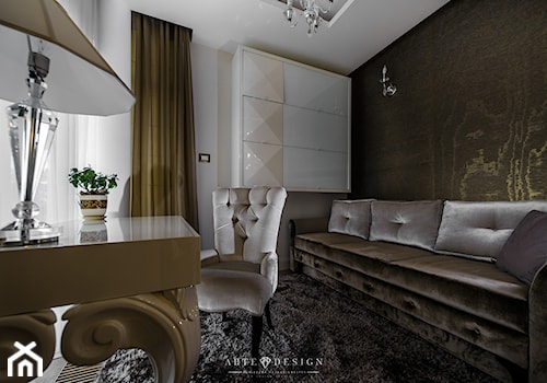 Elegancki apartament w Gdyni - Duże w osobnym pomieszczeniu z sofą szare biuro, styl glamour - zdjęcie od Arte Dizain