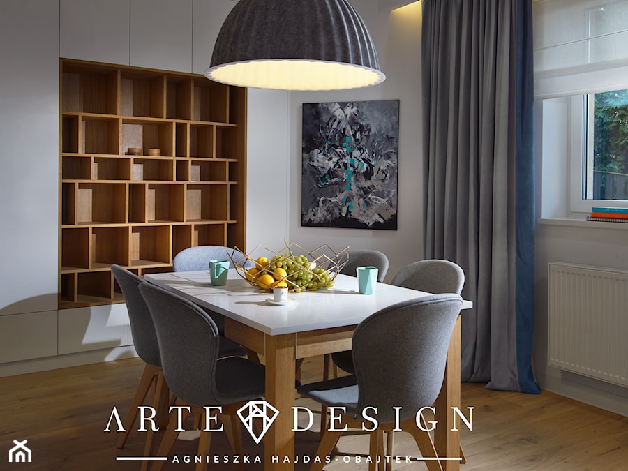 Dom na Oksywiu - Średnia biała jadalnia jako osobne pomieszczenie - zdjęcie od Arte Dizain