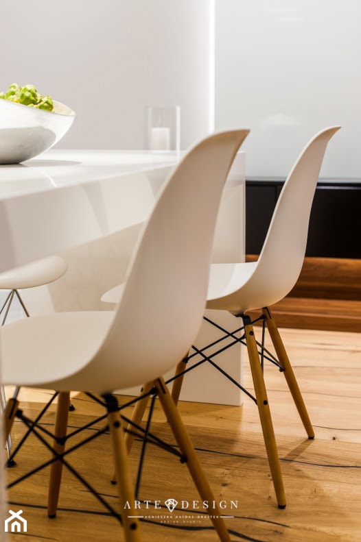 Mieszkanie Nowe Orłowo - Mała biała jadalnia w salonie, styl nowoczesny - zdjęcie od Arte Dizain