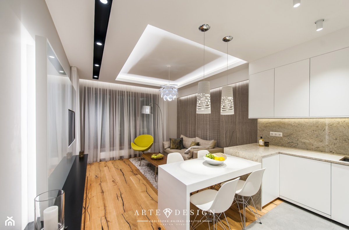 Mieszkanie Nowe Orłowo - Mały beżowy biały salon z kuchnią z jadalnią, styl nowoczesny - zdjęcie od Arte Dizain - Homebook