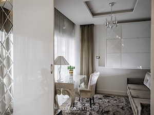 Elegancki apartament w Gdyni - Średnie z sofą białe biuro, styl glamour - zdjęcie od Arte Dizain