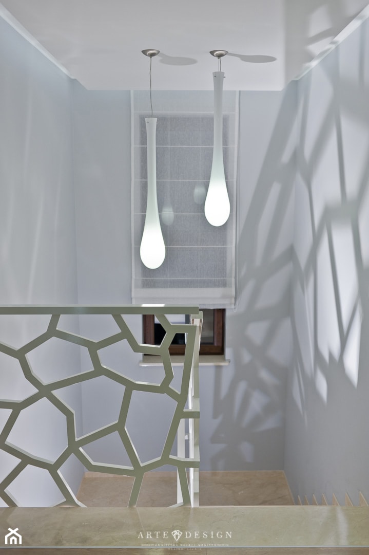 Piętro domu jednorodzinnego - Hol / przedpokój, styl nowoczesny - zdjęcie od Arte Dizain