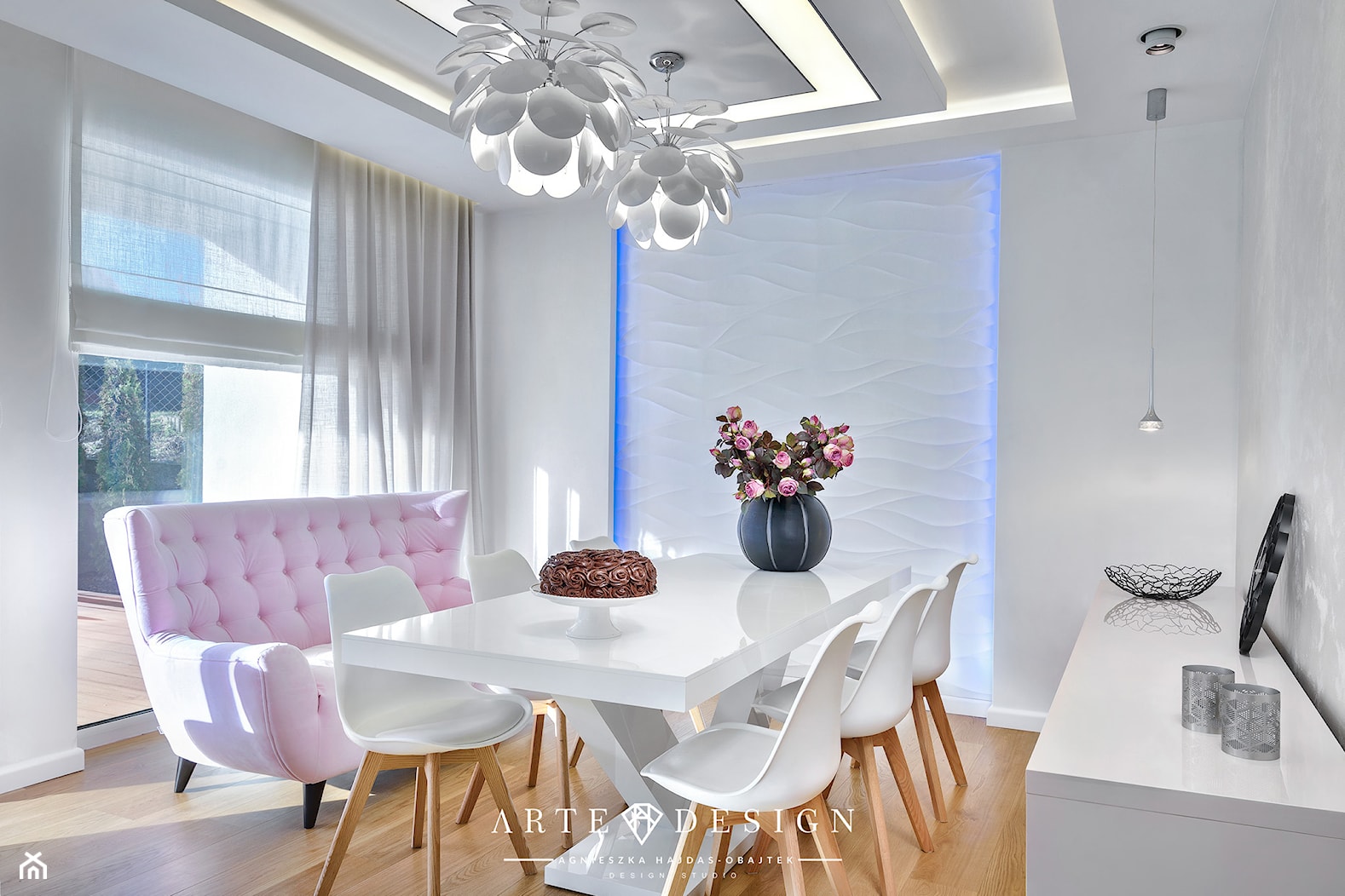 Dom w Mechelinkach - Średnia biała jadalnia w salonie, styl nowoczesny - zdjęcie od Arte Dizain - Homebook