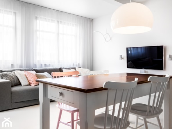Apartament Gdynia - Średnia biała jadalnia w salonie - zdjęcie od Bariera Dźwięku Home Audio - Homebook