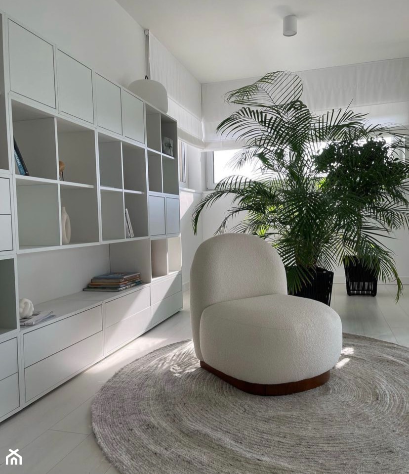 Minimalistyczny salon od @voiceofmyhome - zdjęcie od Selsey.pl