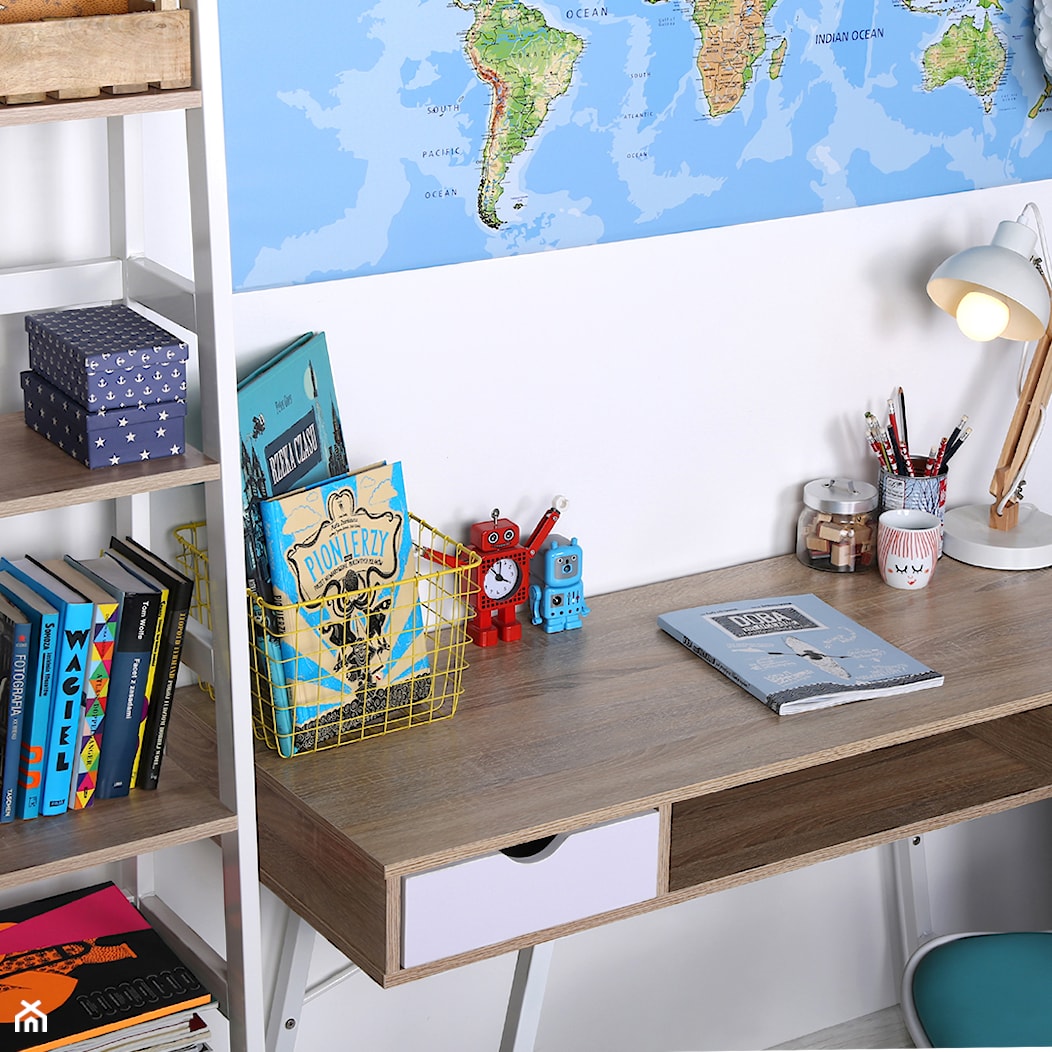 Przestrzeń kreatywna - Mała biała z biurkiem sypialnia, styl skandynawski - zdjęcie od Selsey.pl - Homebook