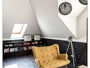 sesja fotograficzna domu pod Warszawą - Średni biały czarny salon z bibiloteczką, styl industrialny - zdjęcie od BARBELLA INTERIORS ( dawniej 5tud10 architektoniczne)