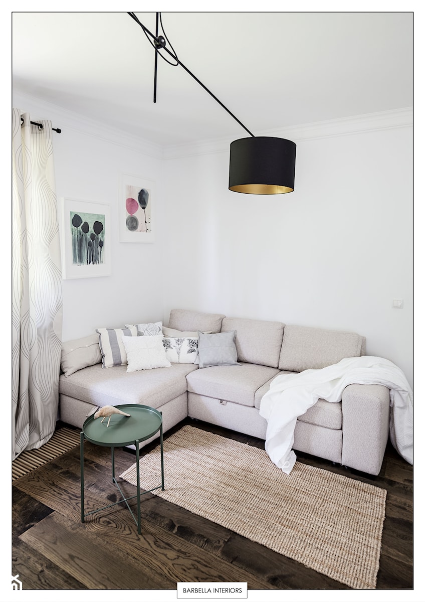 sesja fotograficzna domu pod Warszawą - Małe z sofą białe biuro, styl nowoczesny - zdjęcie od BARBELLA INTERIORS ( dawniej 5tud10 architektoniczne)