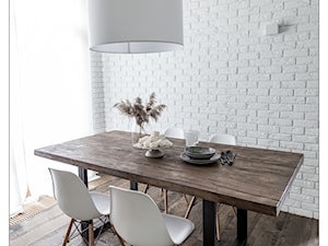 sesja fotograficzna domu pod Warszawą - Mała biała jadalnia jako osobne pomieszczenie, styl nowoczesny - zdjęcie od BARBELLA INTERIORS ( dawniej 5tud10 architektoniczne)