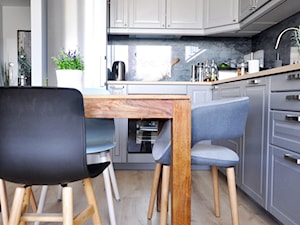 Before/After - Mała jadalnia w kuchni, styl skandynawski - zdjęcie od Design Your Home with me