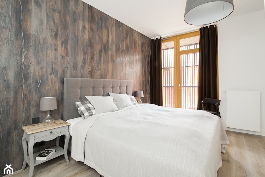Prostota i Piękno - Średnia brązowa sypialnia z balkonem / tarasem, styl nowoczesny - zdjęcie od EG projekt