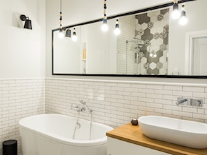 Skandynawski Żoliborz - Średnia na poddaszu bez okna z lustrem łazienka, styl skandynawski - zdjęcie od EG projekt