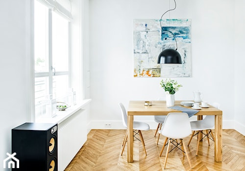 Francja na Powiślu - realizacja - Mała biała jadalnia jako osobne pomieszczenie, styl nowoczesny - zdjęcie od EG projekt