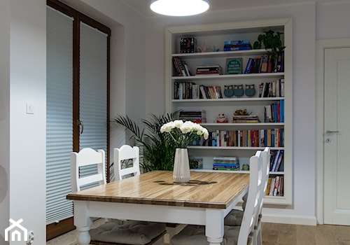 Angielski Anin - Średnia biała jadalnia w salonie, styl tradycyjny - zdjęcie od EG projekt