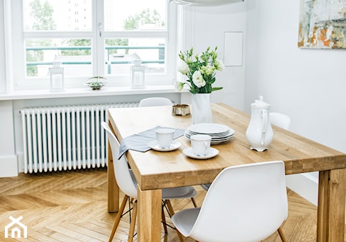 Francja na Powiślu - realizacja - Średnia biała jadalnia w salonie, styl nowoczesny - zdjęcie od EG projekt
