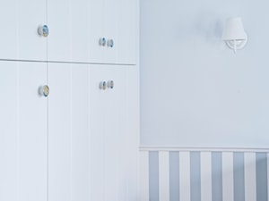 Lekkość Prowansji - Biały niebieski pokój dziecka dla chłopca dla dziewczynki, styl prowansalski - zdjęcie od EG projekt