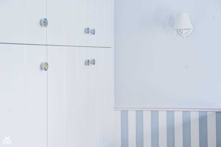 Lekkość Prowansji - Biały niebieski pokój dziecka dla chłopca dla dziewczynki, styl prowansalski - zdjęcie od EG projekt
