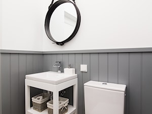 Prostota i Piękno - Mała bez okna z lustrem łazienka, styl nowoczesny - zdjęcie od EG projekt