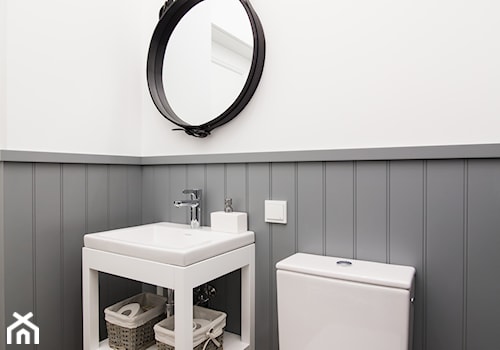 Prostota i Piękno - Mała bez okna z lustrem łazienka, styl nowoczesny - zdjęcie od EG projekt