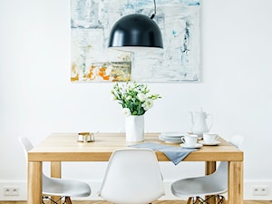 Francja na Powiślu - realizacja - Średnia biała jadalnia w salonie, styl nowoczesny - zdjęcie od EG projekt