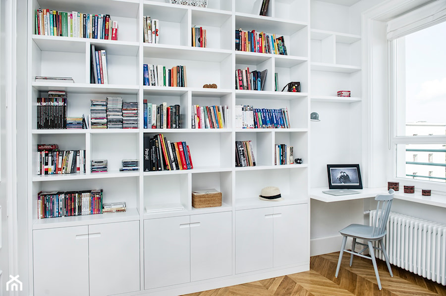 Francja na Powiślu - realizacja - Biała z biurkiem sypialnia, styl nowoczesny - zdjęcie od EG projekt