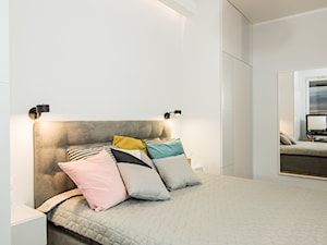 Saska Kępa na Gocławiu - Średnia biała sypialnia, styl skandynawski - zdjęcie od EG projekt