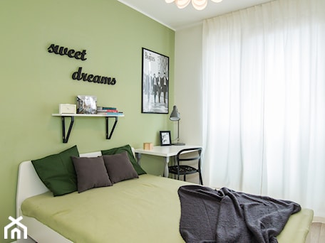 Aranżacje wnętrz - Sypialnia: M1 Zielone akcenty - Średnia zielona z biurkiem sypialnia, styl nowoczesny - EG projekt. Przeglądaj, dodawaj i zapisuj najlepsze zdjęcia, pomysły i inspiracje designerskie. W bazie mamy już prawie milion fotografii!