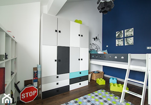 Eklektyczny Pruszków - Średni biały niebieski pokój dziecka dla dziecka dla chłopca, styl nowoczesny - zdjęcie od EG projekt