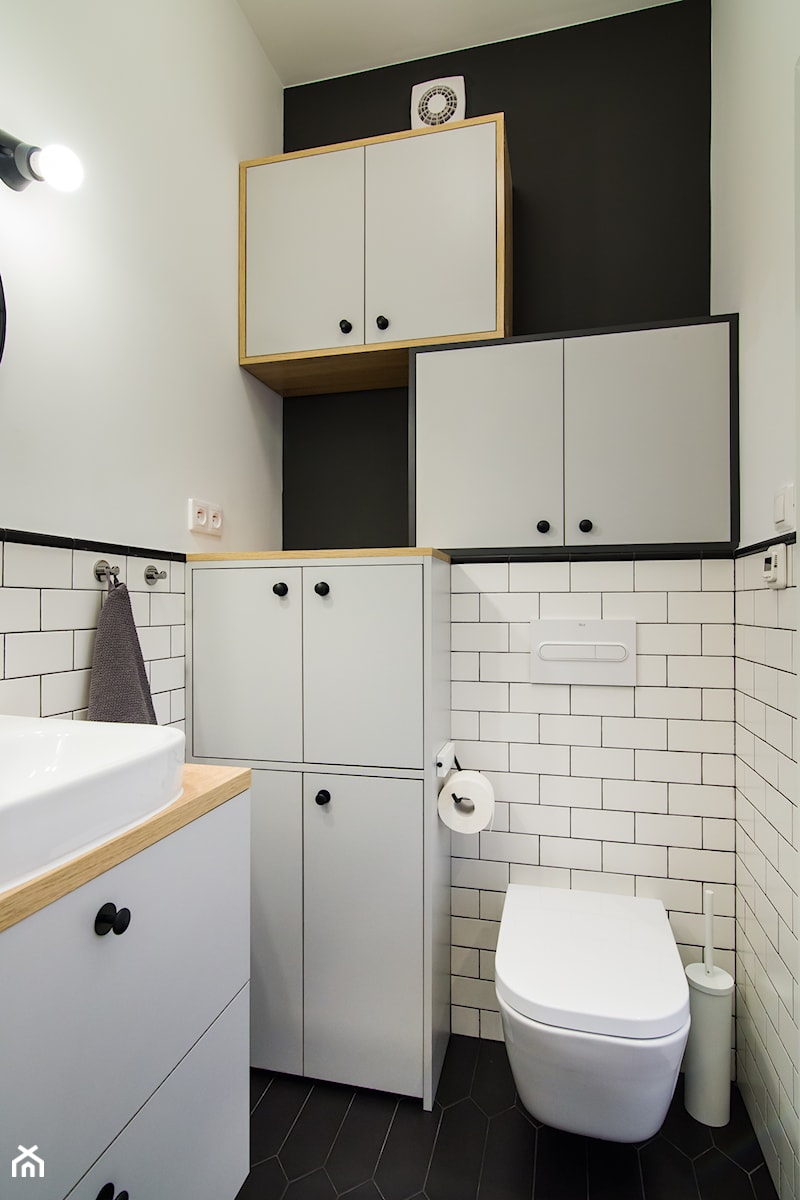 Mokotowska Kawalerka - Mała bez okna łazienka, styl industrialny - zdjęcie od EG projekt