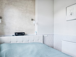 Lekkość Prowansji - Mała biała sypialnia, styl prowansalski - zdjęcie od EG projekt