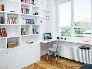 Francja na Powiślu - realizacja - Średnia biała z biurkiem sypialnia, styl nowoczesny - zdjęcie od EG projekt