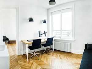 Francja na Powiślu - realizacja - Średnie w osobnym pomieszczeniu z sofą białe biuro, styl nowoczesny - zdjęcie od EG projekt