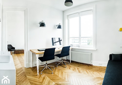 Francja na Powiślu - realizacja - Średnie w osobnym pomieszczeniu z sofą białe biuro, styl nowoczesny - zdjęcie od EG projekt