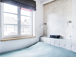 Lekkość Prowansji - Mała biała szara sypialnia, styl prowansalski - zdjęcie od EG projekt