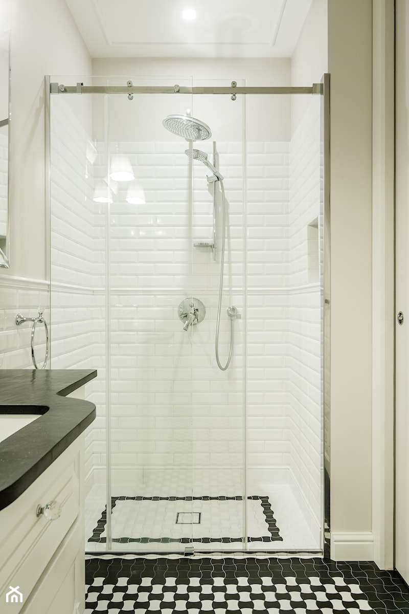 Elegancja na Powiślu - Mała bez okna z punktowym oświetleniem łazienka, styl prowansalski - zdjęcie od EG projekt